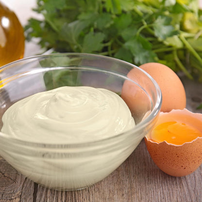 Hellmann's Real Mayo Squeeze Bottle – Simple Ingredient Mayo with Cage Free Eggs for Clean Eating Lunches, 20 oz